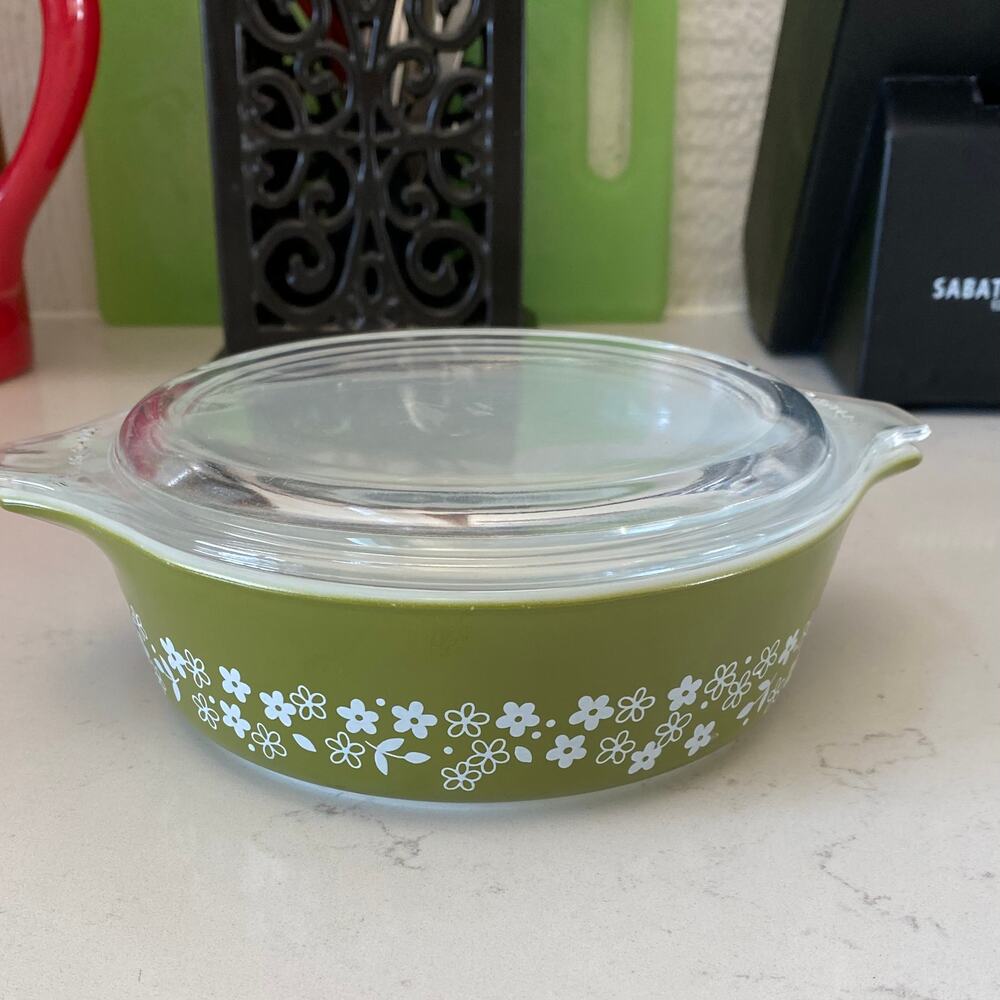 PYREX 471-B Spring Blossom Avocado Green 500 mL Bowl with 470-C18 Lid